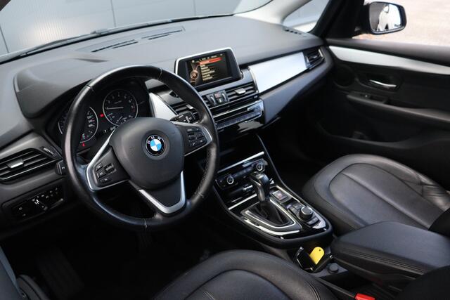 BMW 2-SERIE Active Tourer 218i | Leder | Camera | Trekhaak |