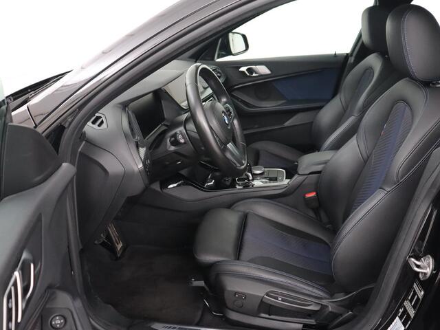 BMW 2-SERIE Gran Coupé 218i M-Sport | Panoramadak | Stoelverwarming | Camera | Sfeerverlichting | Carplay | Half leder | Sportstoelen | Navigatie | Live Cockpit | Full LED | Park Assist | Cruise control | Climate control