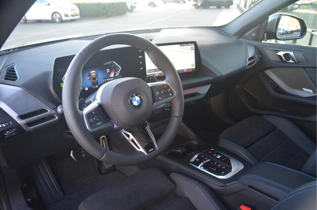 BMW 2-SERIE Gran Coupé 220 M Sport Automaat / Sportstoelen / Achteruitrijcamera / M Adaptief onderstel / Adaptieve LED / Comfort Access / Stoelverwarming / Harman-Kardon