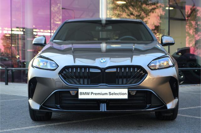 BMW 2-SERIE Gran Coupé 220 M Sport Automaat / Sportstoelen / Achteruitrijcamera / M Adaptief onderstel / Adaptieve LED / Comfort Access / Stoelverwarming / Harman-Kardon