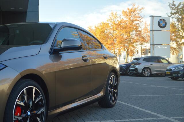 BMW 2-SERIE Gran Coupé 220 M Sport Automaat / Sportstoelen / Achteruitrijcamera / M Adaptief onderstel / Adaptieve LED / Comfort Access / Stoelverwarming / Harman-Kardon