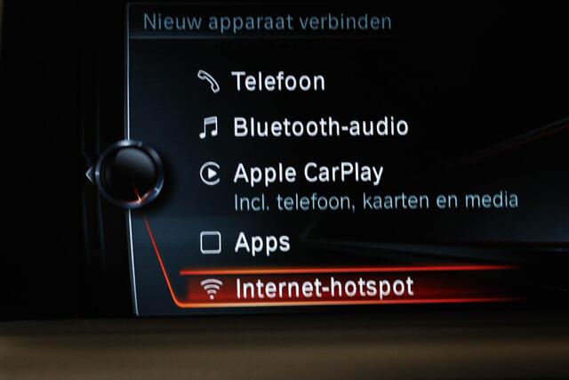 BMW 2-SERIE Cabrio M240i Executive | COMFORT / SAFETY- PACK | LEDER | STUURVERWARMING