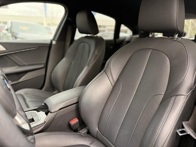 BMW 2-SERIE 220i Business Edition Plus | Leer | Navi | Carplay