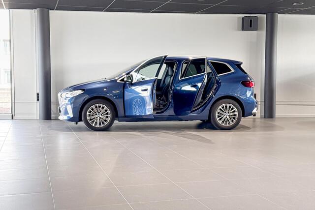 BMW 2-SERIE Active Tourer 225e xDrive | Stoelverwaming | Achteruitrijcamera |
