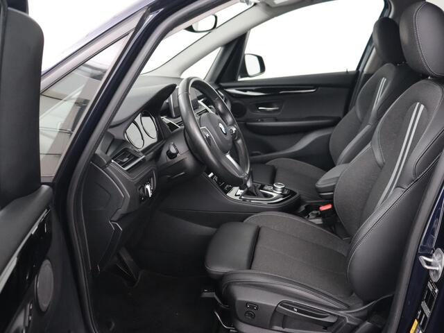BMW 2-SERIE Active Tourer 225xe iPerformance | Sport Line | Stoelverwarming | Full LED | Navigatie | Parkeerhulp | Sportstoelen | Bluetooth | Climate control | Getint glas | Cruise control | PHEV | Plug In