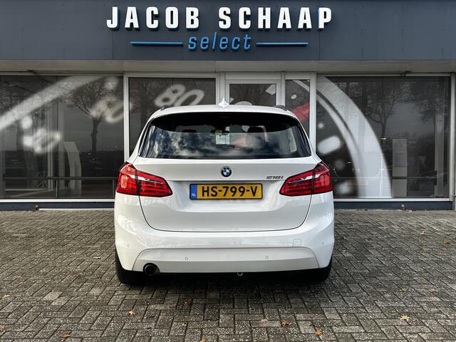 BMW 2-SERIE Active Tourer 218i Essential Automaat / Navigatie / Parkeerhulp / Airco / Sportstoelen / 16" LM