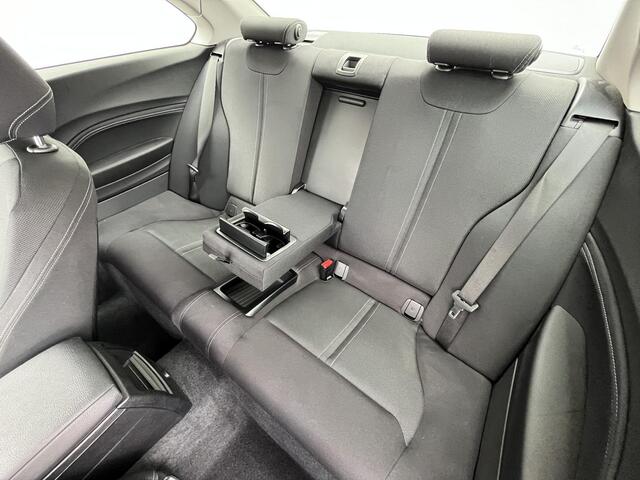 BMW 2-SERIE Coupé 218i Executive Sport Line Business / Automaat / Cruise- en Cruise Control / Verwarmde Voorstoelen / Keyless Start / Parkeersensoren voor + achter / Navigatie full map / M Leder Sportstuur / Lichtmetalen velgen dubbel spaak / Bluetooth /