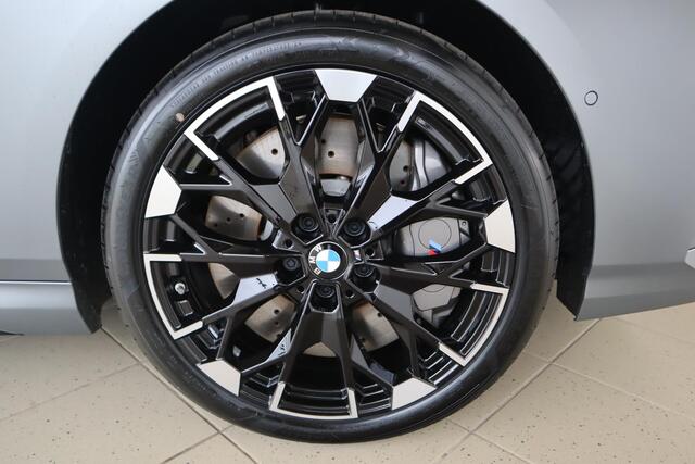 BMW 2-SERIE Gran Coupé M235 xDrive | M Sportpakket Pro | Panoramadak | Head-Up | Driving Assistant Professional | Harman Kardon | 360 Camera | Stoel & Stuurwielverwarming | Elektrisch Verstelbare Stoelen | Comfort Access | Adaptieve LED LED