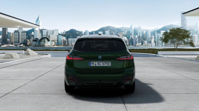 BMW 2-SERIE Active Tourer 225e xDrive High Executive M Sport Automaat / Panoramadak / Trekhaak / Sportstoelen / Adaptieve LED / M Adaptief onderstel / Head-Up / Comfort Access / Parking Assistant Plus