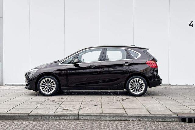 BMW 2-SERIE Active Tourer 218i High Executive Edition 17 Inch / Binnen & Buitenspiegel Automatisch Dimmend / Stoelverwarming / Verschuifbare Achterbank / Led Mistlampen / Led Koplampen / Driving Assistant Plus / Active Cruise Control / Head Up Display / Hifi