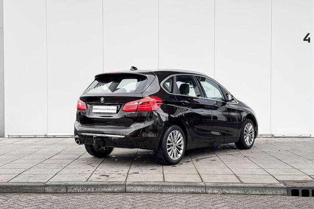 BMW 2-SERIE Active Tourer 218i High Executive Edition 17 Inch / Binnen & Buitenspiegel Automatisch Dimmend / Stoelverwarming / Verschuifbare Achterbank / Led Mistlampen / Led Koplampen / Driving Assistant Plus / Active Cruise Control / Head Up Display / Hifi