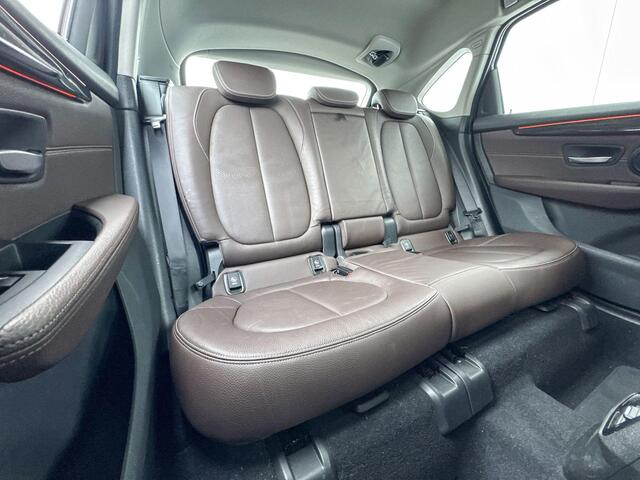 BMW 2-SERIE Active Tourer 218i High Executive Edition 17 Inch / Binnen & Buitenspiegel Automatisch Dimmend / Stoelverwarming / Verschuifbare Achterbank / Led Mistlampen / Led Koplampen / Driving Assistant Plus / Active Cruise Control / Head Up Display / Hifi