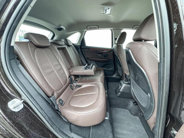 BMW 2-SERIE Active Tourer 218i High Executive Edition 17 Inch / Binnen & Buitenspiegel Automatisch Dimmend / Stoelverwarming / Verschuifbare Achterbank / Led Mistlampen / Led Koplampen / Driving Assistant Plus / Active Cruise Control / Head Up Display / Hifi