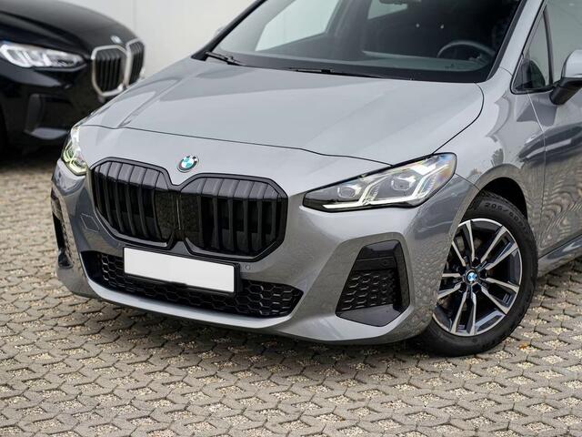 BMW 2-SERIE Active Tourer 218i M Sport Trekhaak Panoramadak Stuurwielverwarming Stoelverwarming Keyless Entry