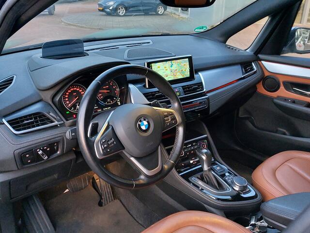 BMW 2-SERIE Active Tourer 220i 192pk Automaat High Executive | Origineel NL | Navi | Clima | Cruise | Leder+Stoelverwarming | Led Koplampen | Keyless Entry | Pdc V+A+Assist+Camera | Trekhaak