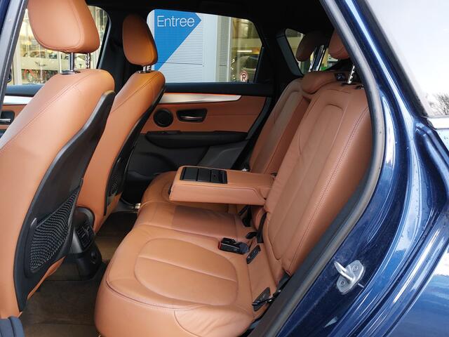 BMW 2-SERIE Active Tourer 220i 192pk Automaat High Executive | Origineel NL | Navi | Clima | Cruise | Leder+Stoelverwarming | Led Koplampen | Keyless Entry | Pdc V+A+Assist+Camera | Trekhaak