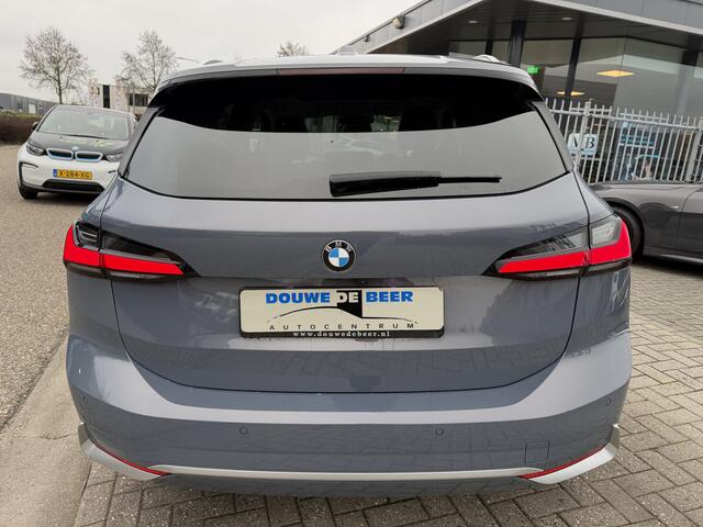 BMW 2-SERIE Active Tourer 218i Luxury Line Pano-Dak | Trekhaak | Stuur & Stoelverw. | Massage
