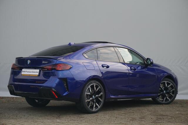 BMW 2-SERIE Gran Coupé 220 M Sportpakket Pro 19'' / Elektrisch Verstelbare Stoelen / Harman Kardon / Driving Assistant Plus
