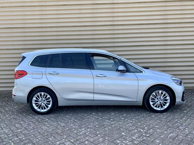 BMW 2-SERIE GRAN TOURER 220i High Executive 7 Pers [ panodak,leer, Apple carplay,lmv,pdc,hud ]