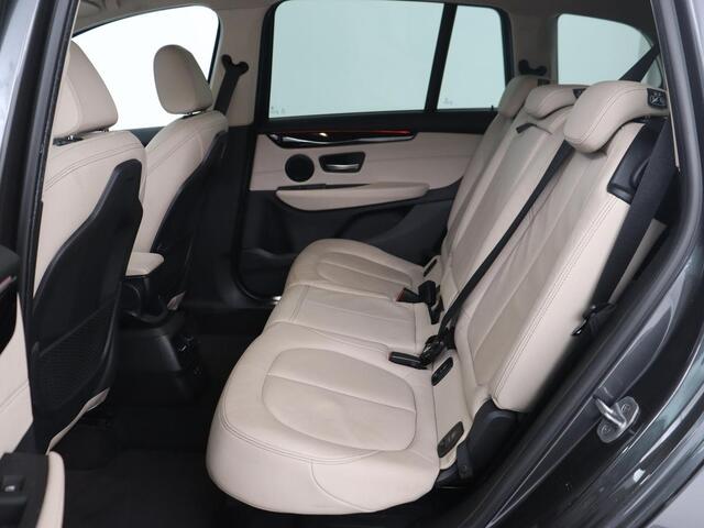 BMW 2-SERIE GRAN TOURER 218i High Executive Edition | 7-persoons | Automaat | Camera | Sfeerverlichting | Carplay | Cruise Control | Stoelverwarming | LED | Leder | Climate controle