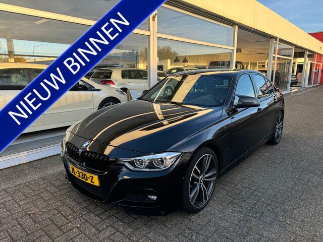 BMW 3-SERIE 330e | 3e eigenaar | Automaat | Panoramadak | Airco | Achteruitrijcamera | Navigatie | Cruise control | APK t/m 21-05-2025 | NAP |