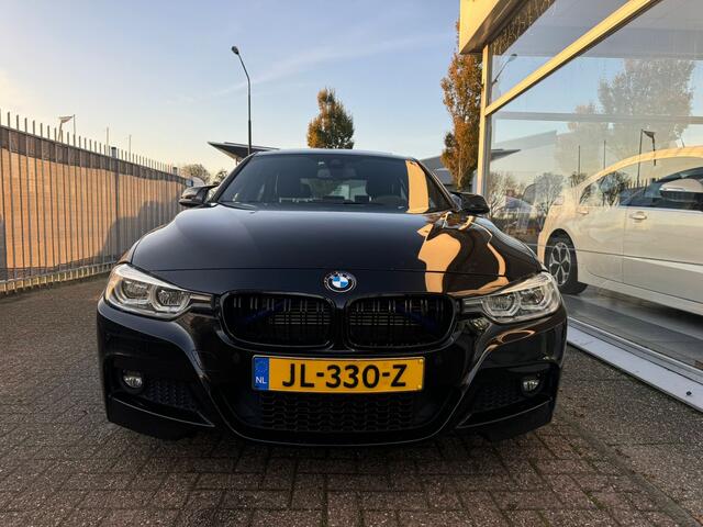 BMW 3-SERIE 330e | 3e eigenaar | Automaat | Panoramadak | Airco | Achteruitrijcamera | Navigatie | Cruise control | APK t/m 21-05-2025 | NAP |
