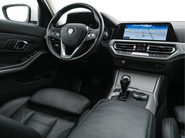 BMW 3-SERIE Touring 330e (INCL-BTW) *VERNASCA-VOLLEDER | NAVI-FULLMAP | VIRTUAL-COCKPIT | FULL-LED | DAB | ECC | PDC | ADAPTIVE-CRUISE | SPORT-SEATS | 17"ALU*