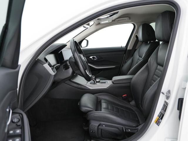 BMW 3-SERIE Touring 330e (INCL-BTW) *VERNASCA-VOLLEDER | NAVI-FULLMAP | VIRTUAL-COCKPIT | FULL-LED | DAB | ECC | PDC | ADAPTIVE-CRUISE | SPORT-SEATS | 17"ALU*