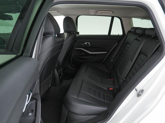 BMW 3-SERIE Touring 330e (INCL-BTW) *VERNASCA-VOLLEDER | NAVI-FULLMAP | VIRTUAL-COCKPIT | FULL-LED | DAB | ECC | PDC | ADAPTIVE-CRUISE | SPORT-SEATS | 17"ALU*