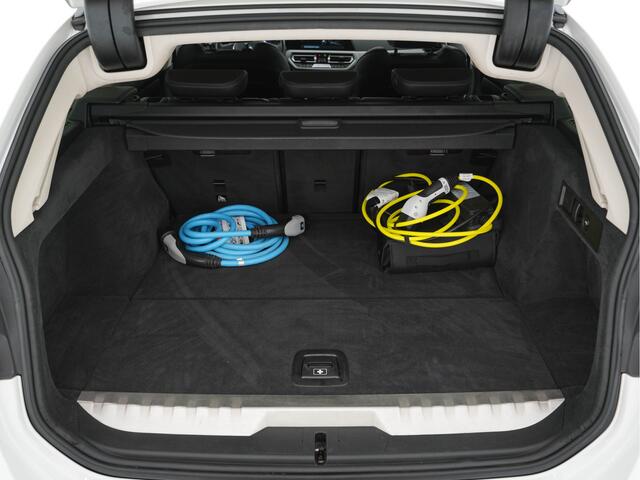 BMW 3-SERIE Touring 330e (INCL-BTW) *VERNASCA-VOLLEDER | NAVI-FULLMAP | VIRTUAL-COCKPIT | FULL-LED | DAB | ECC | PDC | ADAPTIVE-CRUISE | SPORT-SEATS | 17"ALU*