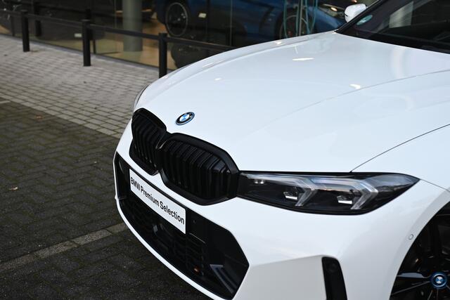 BMW 3-SERIE Touring 330e High Executive M Sport Automaat / Panoramadak / Trekhaak / Sportstoelen / Adaptieve LED / Adaptief M Onderstel / Comfort Access / Parking Assistant