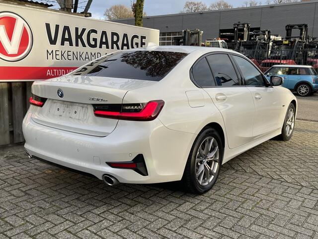 BMW 3-SERIE 330e Sport Line 17"/Adaptieve cruise/Stuur + stoelverwarming/PDC v+a/Sportstoelen + memory + elektrisch/HiFi/Apple Carplay & Android Auto