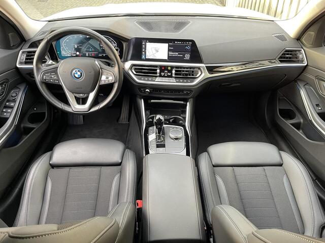 BMW 3-SERIE 330e Sport Line 17"/Adaptieve cruise/Stuur + stoelverwarming/PDC v+a/Sportstoelen + memory + elektrisch/HiFi/Apple Carplay & Android Auto