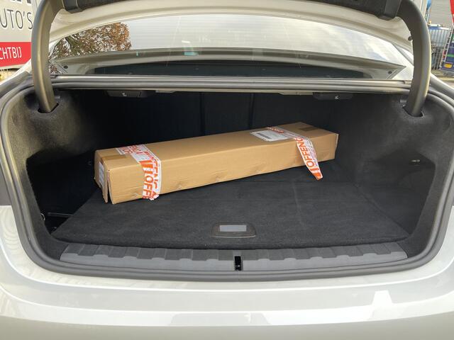 BMW 3-SERIE 330e Sport Line 17"/Adaptieve cruise/Stuur + stoelverwarming/PDC v+a/Sportstoelen + memory + elektrisch/HiFi/Apple Carplay & Android Auto