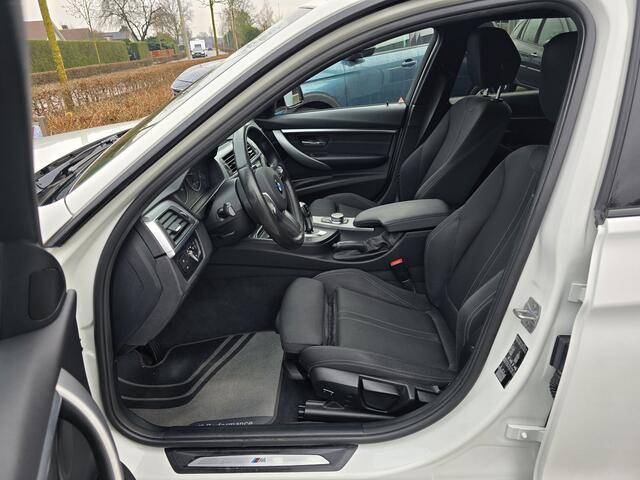 BMW 3-SERIE Touring 318i M Sport Edition / Stoelverwarming / LED / PDC