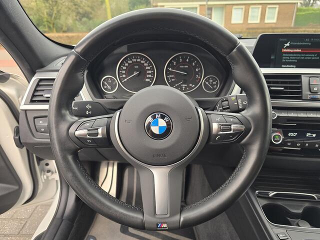 BMW 3-SERIE Touring 318i M Sport Edition / Stoelverwarming / LED / PDC