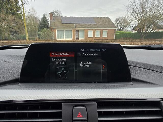 BMW 3-SERIE Touring 318i M Sport Edition / Stoelverwarming / LED / PDC