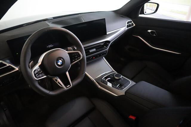 BMW 3-SERIE Sedan 318i M Sportpakket | Comfort Pack