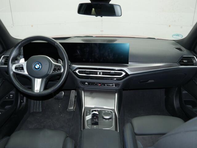 BMW 3-SERIE Touring 330e xDrive M-Sport Pro | Panorama | Memory stoelen |