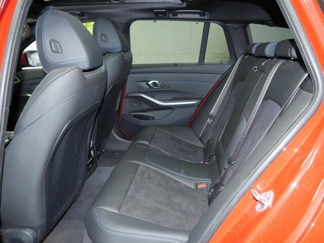BMW 3-SERIE Touring 330e xDrive M-Sport Pro | Panorama | Memory stoelen |