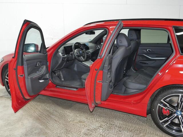 BMW 3-SERIE Touring 330e xDrive M-Sport Pro | Panorama | Memory stoelen |