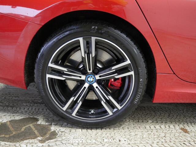 BMW 3-SERIE Touring 330e xDrive M-Sport Pro | Panorama | Memory stoelen |