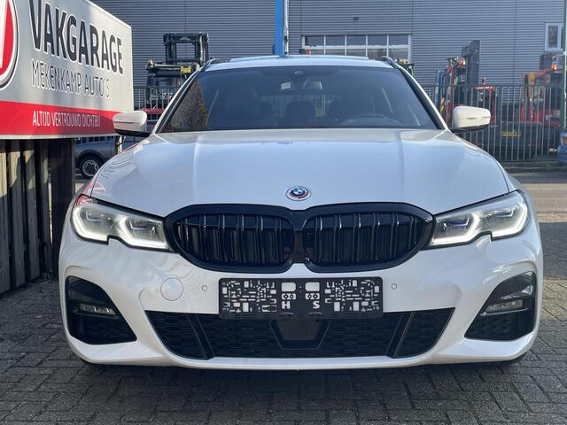 BMW 3-SERIE Touring 318i High Executive M Sport 18"/Panoramadak/Laser LED/Harman Kardon/Dodehoek/Adaptieve cruise/Keyless/Stoelverwarming