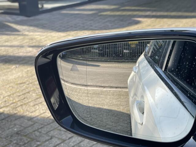 BMW 3-SERIE Touring 318i High Executive M Sport 18"/Panoramadak/Laser LED/Harman Kardon/Dodehoek/Adaptieve cruise/Keyless/Stoelverwarming