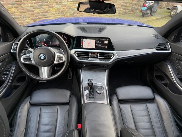 BMW 3-SERIE 320I M-Sport Panodak 19 INCH Harman/Kardon Leer