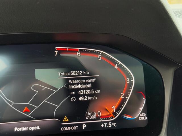 BMW 3-SERIE 320I M-Sport Panodak 19 INCH Harman/Kardon Leer