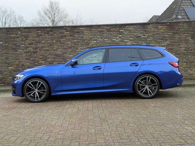 BMW 3-SERIE 320I M-Sport Panodak 19 INCH Harman/Kardon Leer