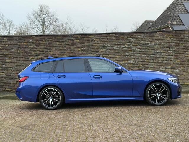 BMW 3-SERIE 320I M-Sport Panodak 19 INCH Harman/Kardon Leer