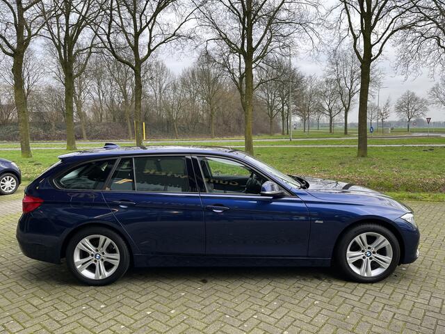 BMW 3-SERIE Touring 318i Centennial High Executive | CRUISE CONTROL | PANODAK | PDC ACHTER | BLUETOOTH | CLIMATE CONTROL