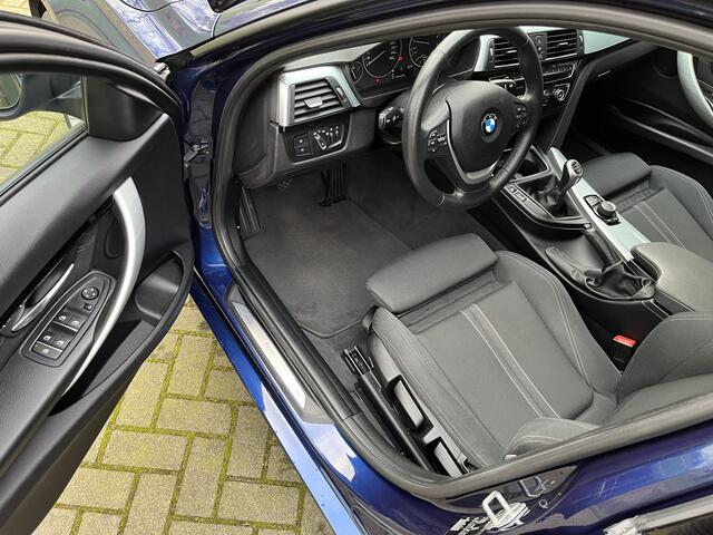BMW 3-SERIE Touring 318i Centennial High Executive | CRUISE CONTROL | PANODAK | PDC ACHTER | BLUETOOTH | CLIMATE CONTROL